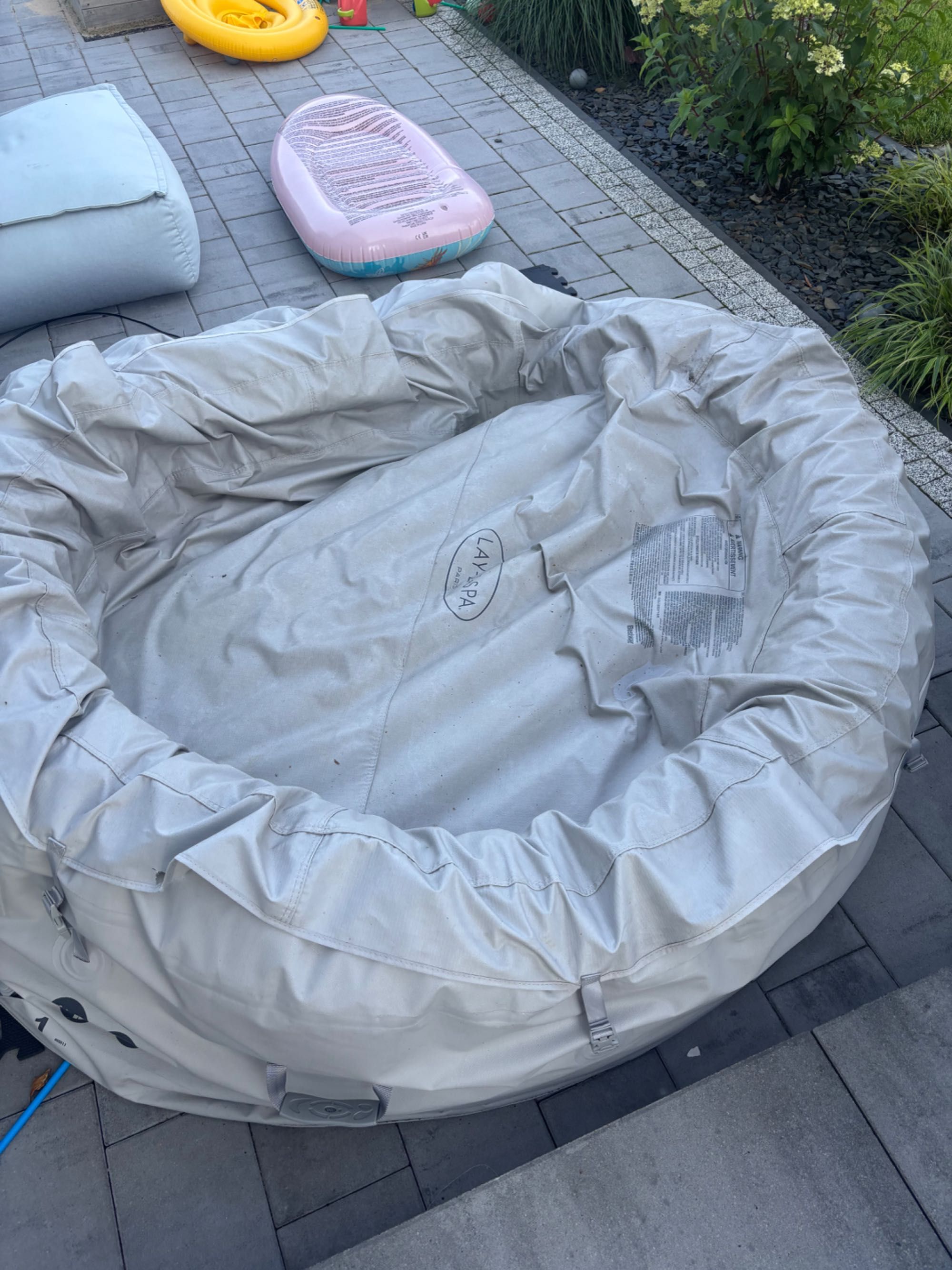 Jacuzzi ogrodowe dmuchane bestway lay z spa Paris uszkodzone