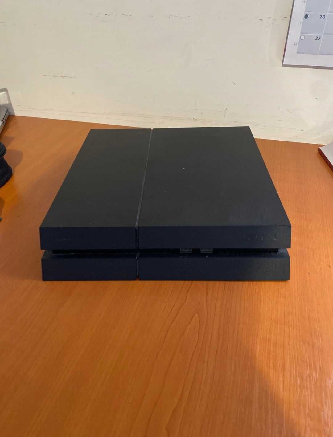 Playstation 4 500 GB com Comando