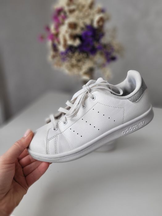 Кросівки Adidas. Оригінал. Шкіра. 32 розмір