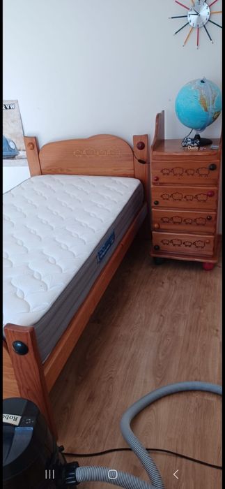 Mobilia Quarto de bebé  em pinho mel