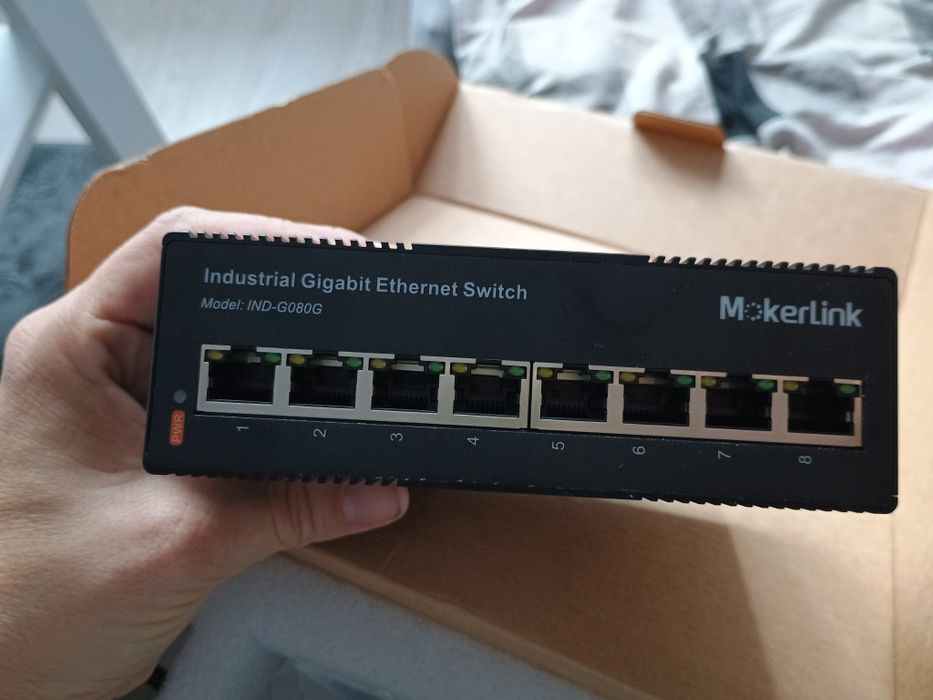 8-portowy, gigabitowy przemysłowy przełącznik Ethernet
