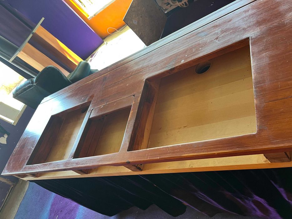 Cabina DJ / DJ booth em madeira feito a mão