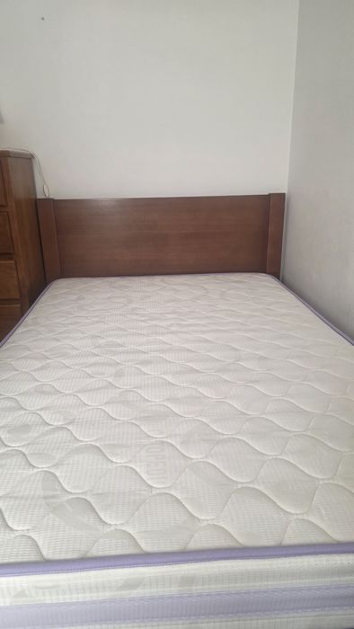 Cama/ estrado/ colchão madeira