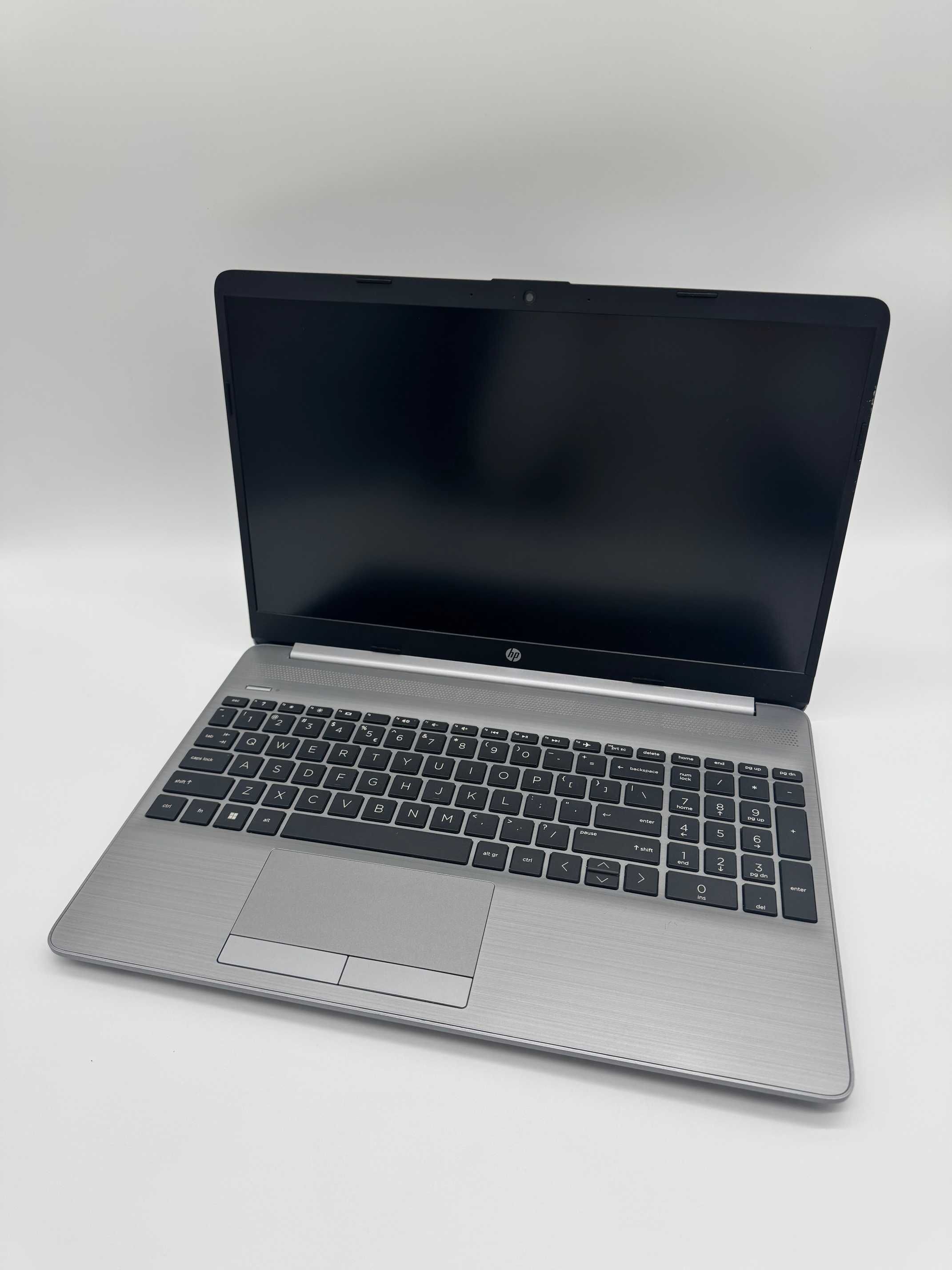 Laptop HP 250 G8 8/256GB SSD WIN 11 I3-1115G4 + pudełko, zasilacz