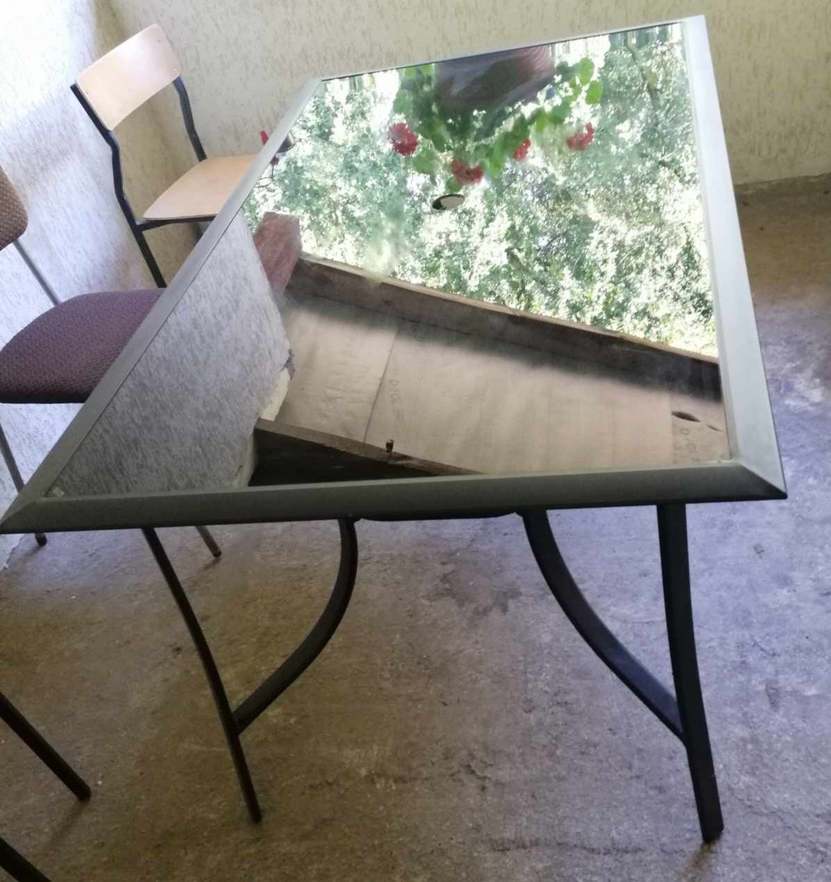 Stół (ogrodowy/tarasowy)
