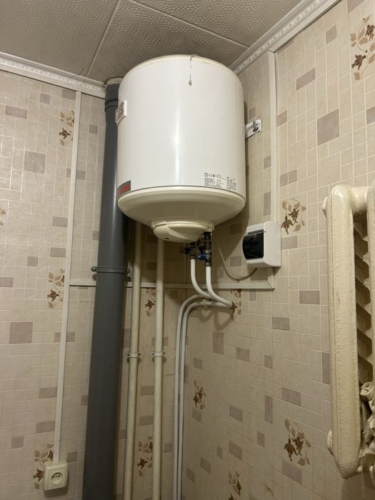 Оренда. 1кімнатна квартира 173кв-л, Курчатова 19. Все є. 4500