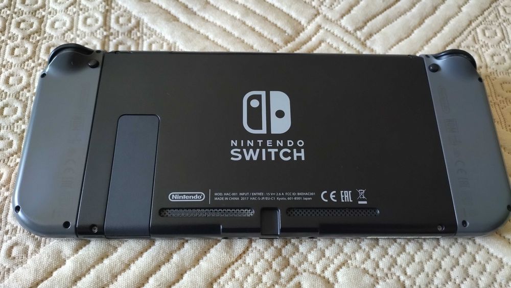 Nintendo Switch V1 + SD 200gb + Bolsa de viagem + Joystic extra