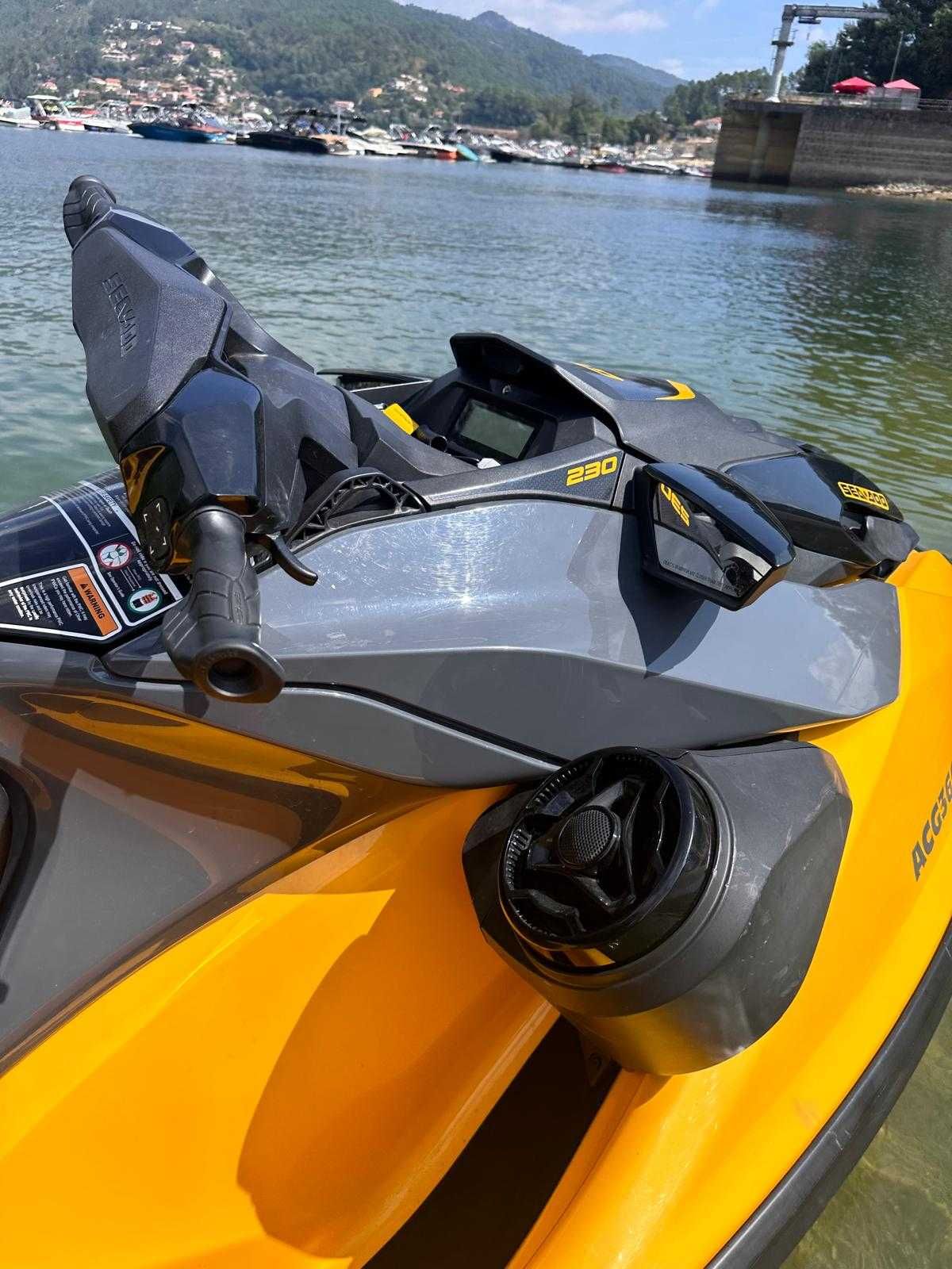 Mota de Agua seadoo GTR 230 com Sistema de Som capa e atrelado