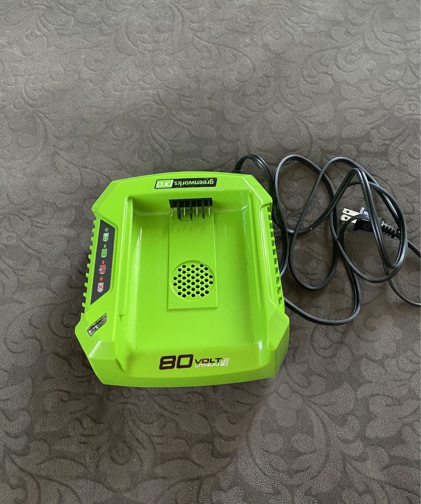 Зарядное устройство Greenworks Pro 80v