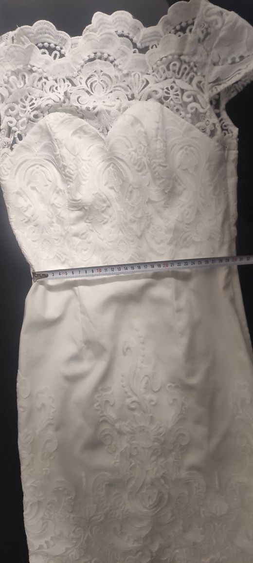 Sukienka biała midi ołówkowa Chi Chi London ślub  rozm 34/36 XS/S