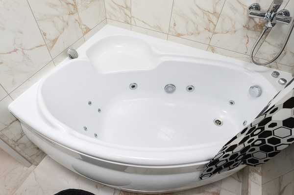 Подобова оренда 4к квартира ВІП. Лесі Українки 24. джакузі