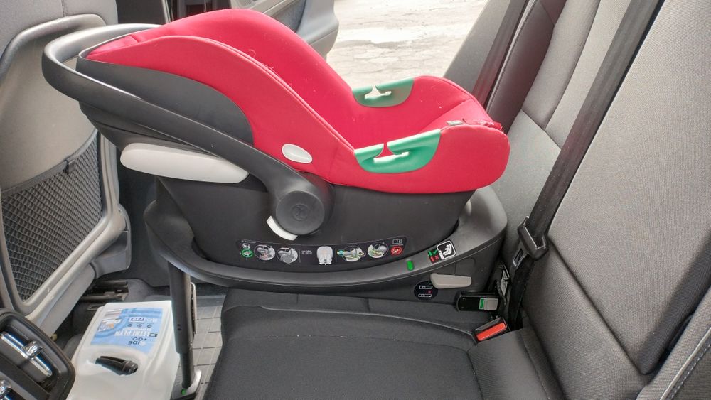Fotelik samochodowy Cybex + baza
