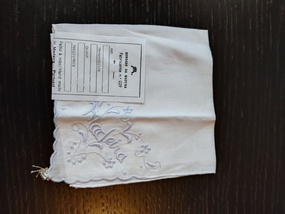 Lenço bordado da Madeira