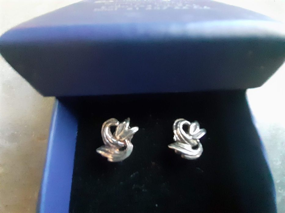 Brincos em prata contrastada, Novos