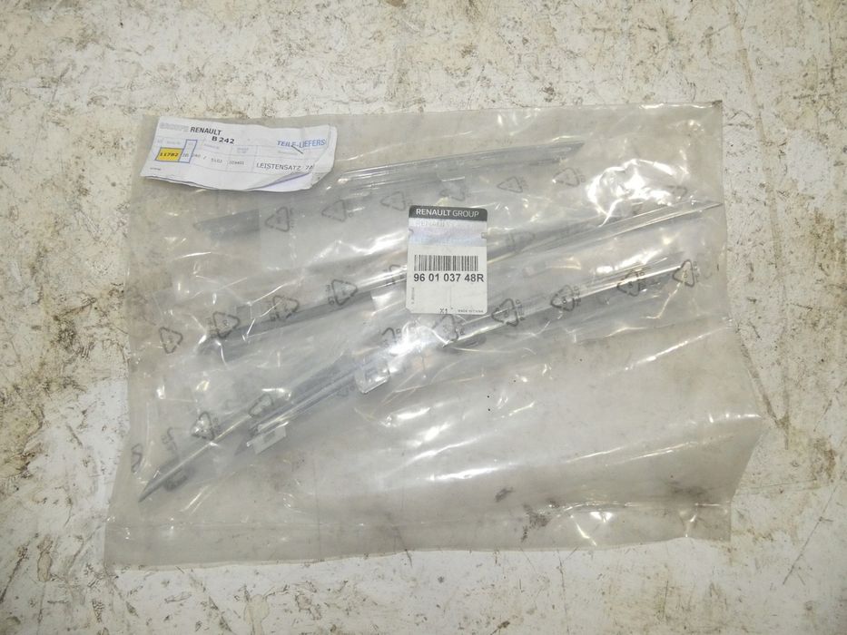 Renault megane IV listwy chrom grill 960103748R
