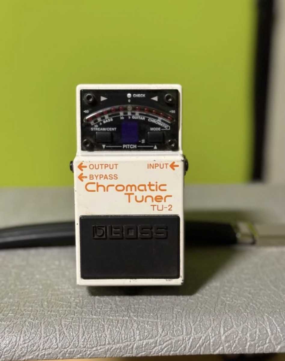 Boss TU-2 pedal afinador (o afinador de referência) inclui a caixa org