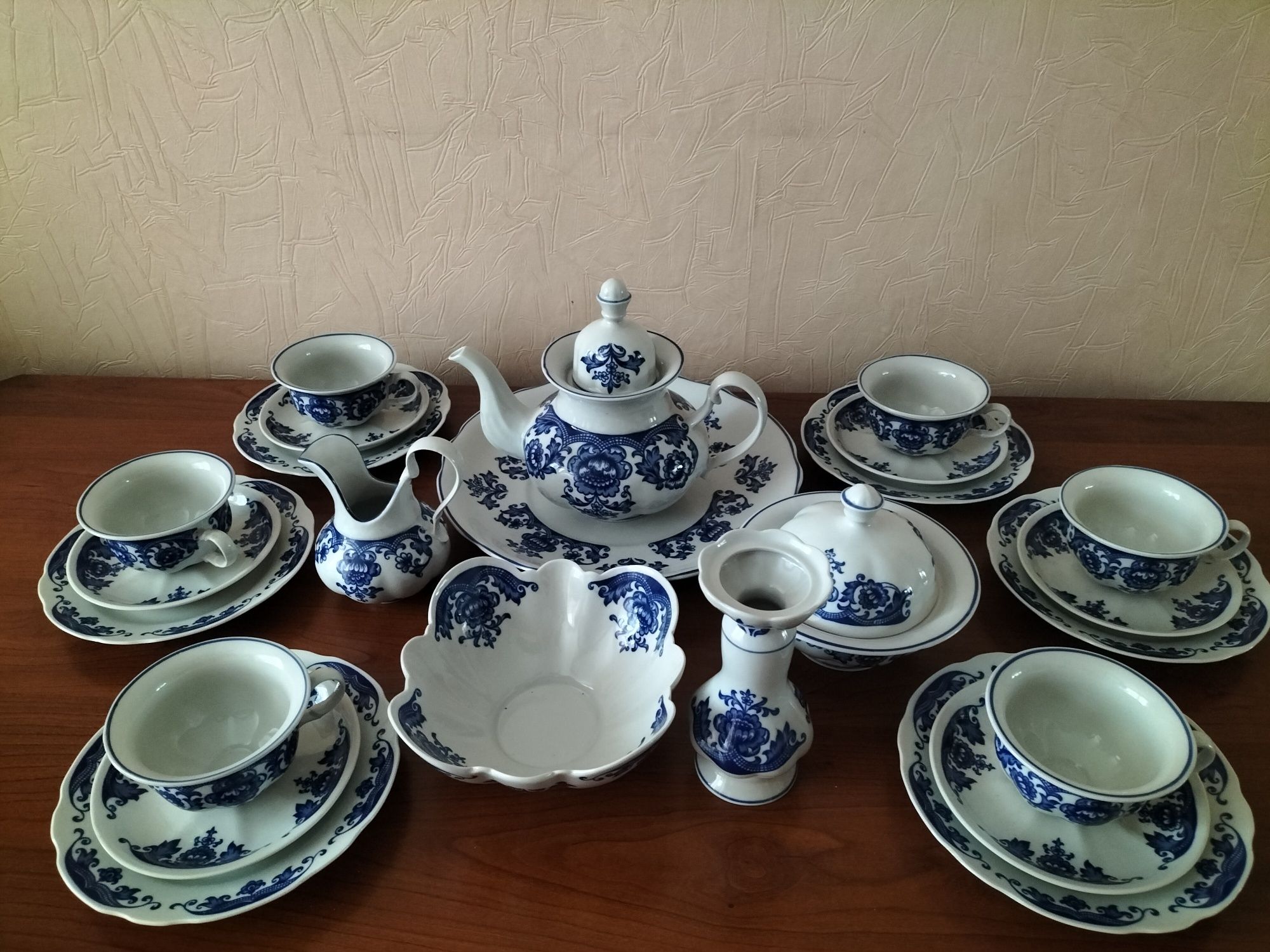 Сервиз чайный фарфоровый