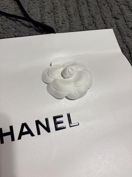 Torba papierowa Chanel z kwiatem