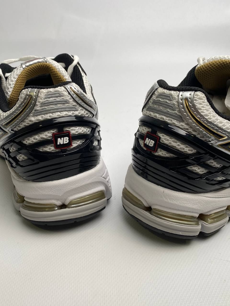 Оригінальні чоловічі кросівки New Balance 1906R