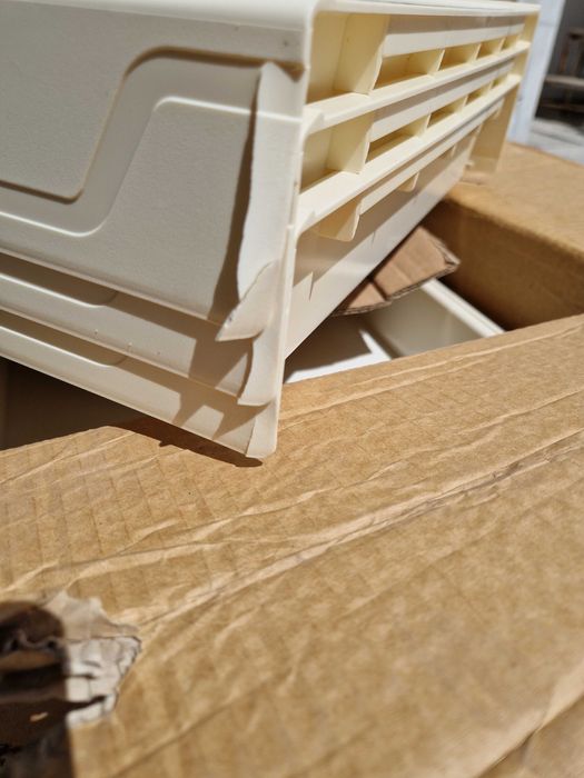 Gavetas Europa de pvc bege