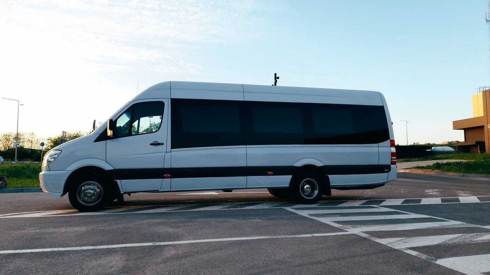 Автобус на замовлення – комфортні групові поїздки до Європи до 20 осіб