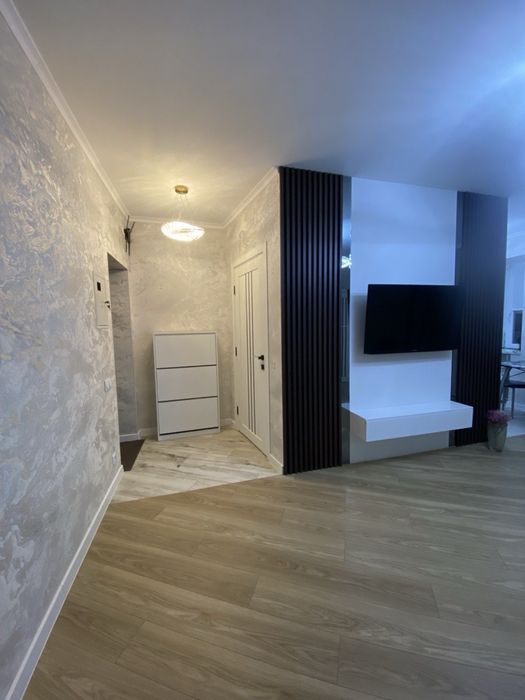 Продаю 2 комнатную квартиры м. Научная, пр. Науки, 23