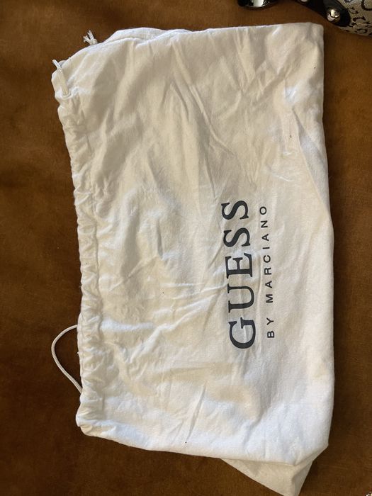 Vendo mala GUESS de ombro, completamente NOVA.