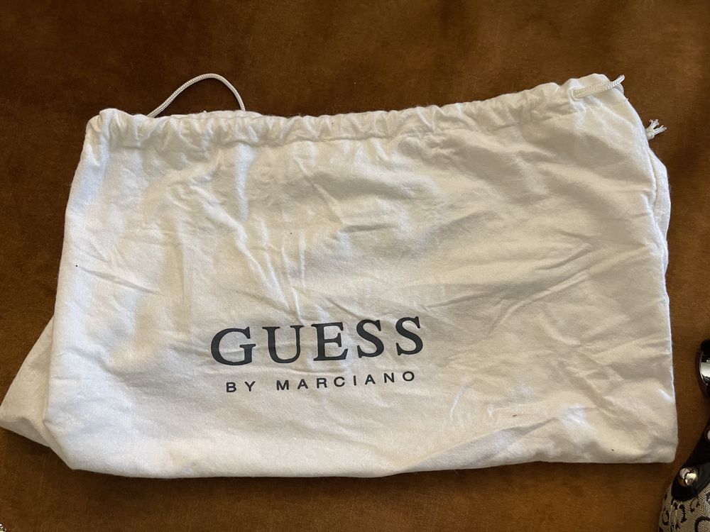 Vendo mala GUESS de ombro, completamente NOVA.