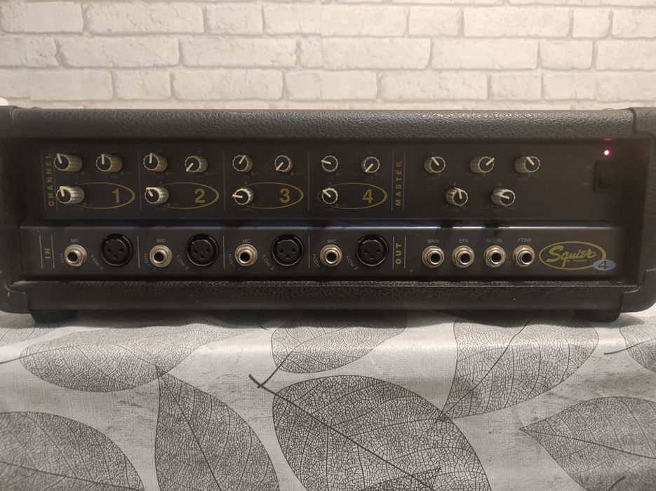 Sguizer by Fender 4 Parallel Speaker Jacks 70W