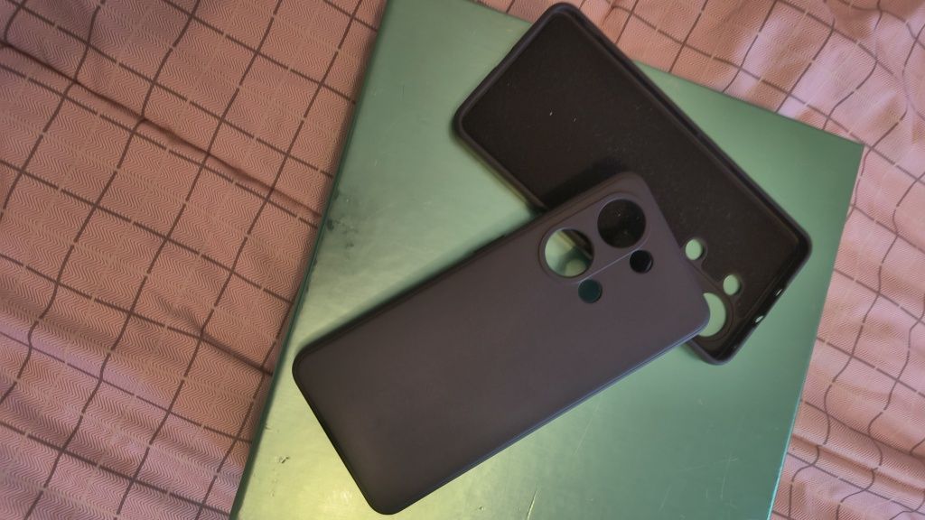 Capa traseira preta para One Plus Nord 3 5G em silicone.