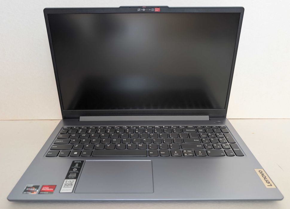 Laptop LENOVO IdeaPad Slim 3 15AMN8/15.6/AMD R5-7520U/8GB/SSD512/Win11
