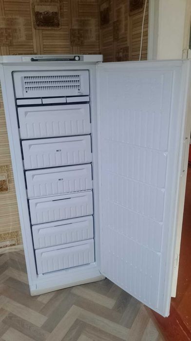 Морозильная камера Indesit SFR 167NF