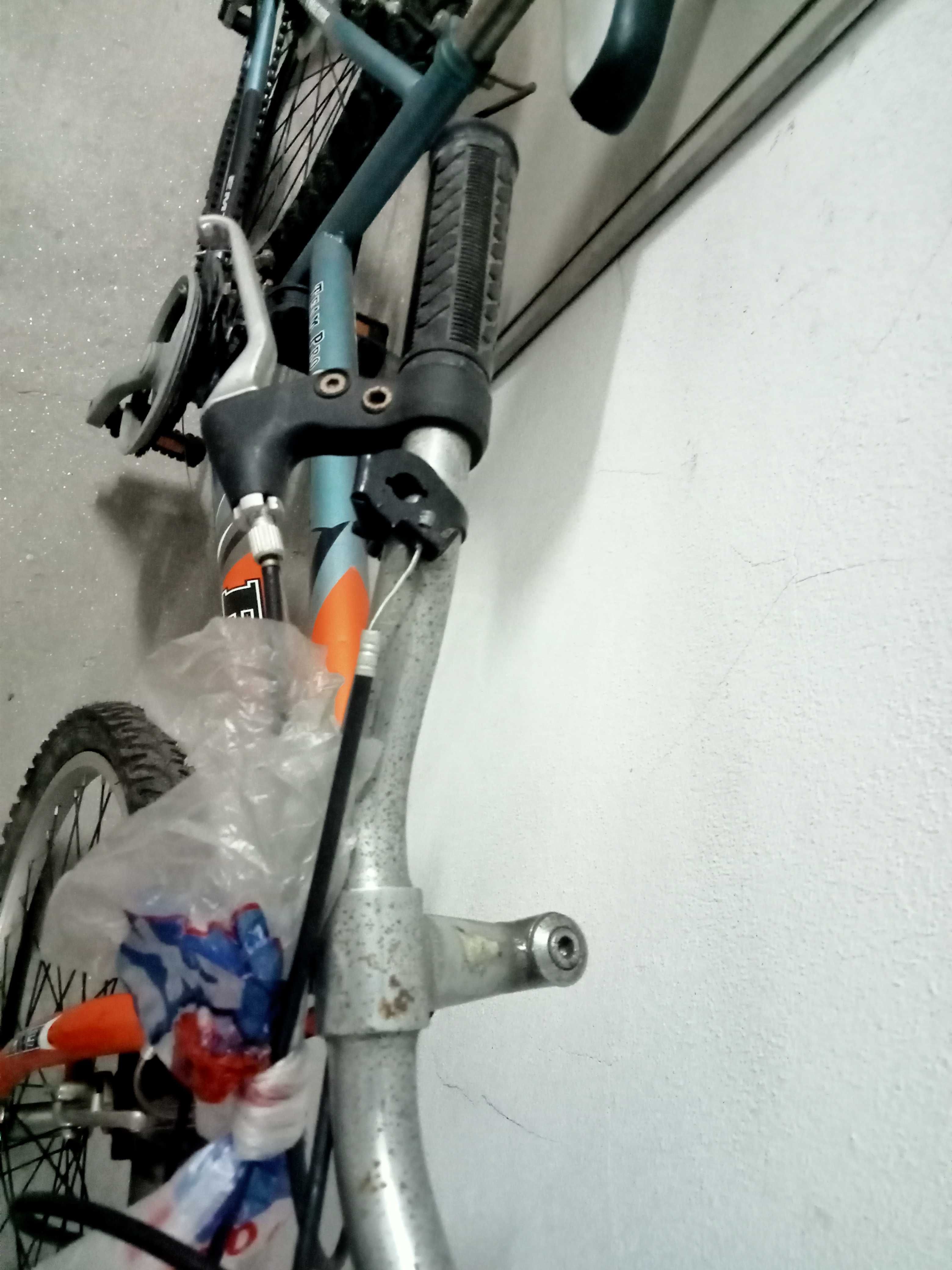 Vendo bicicleta de senhora p/ peças