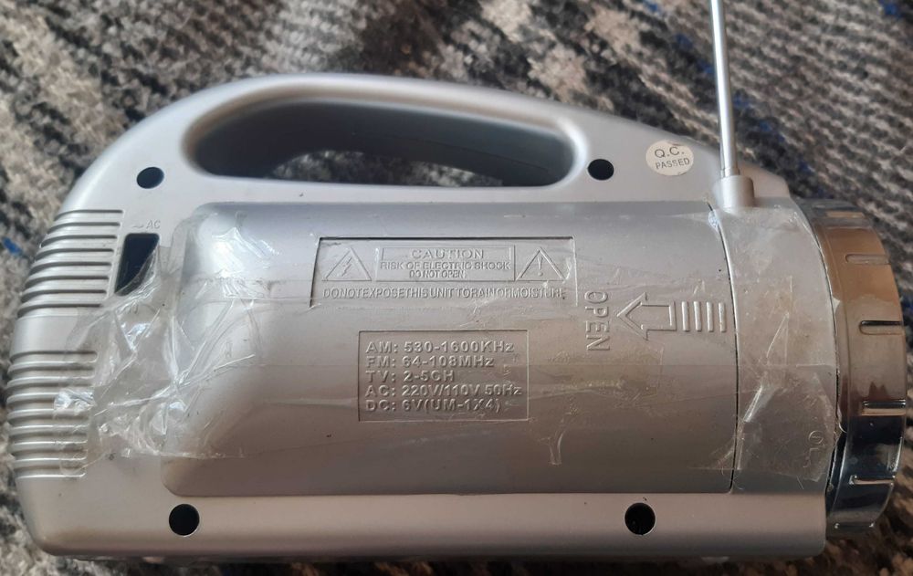 радіоприймач з ліхтариком GYS BBC-6500