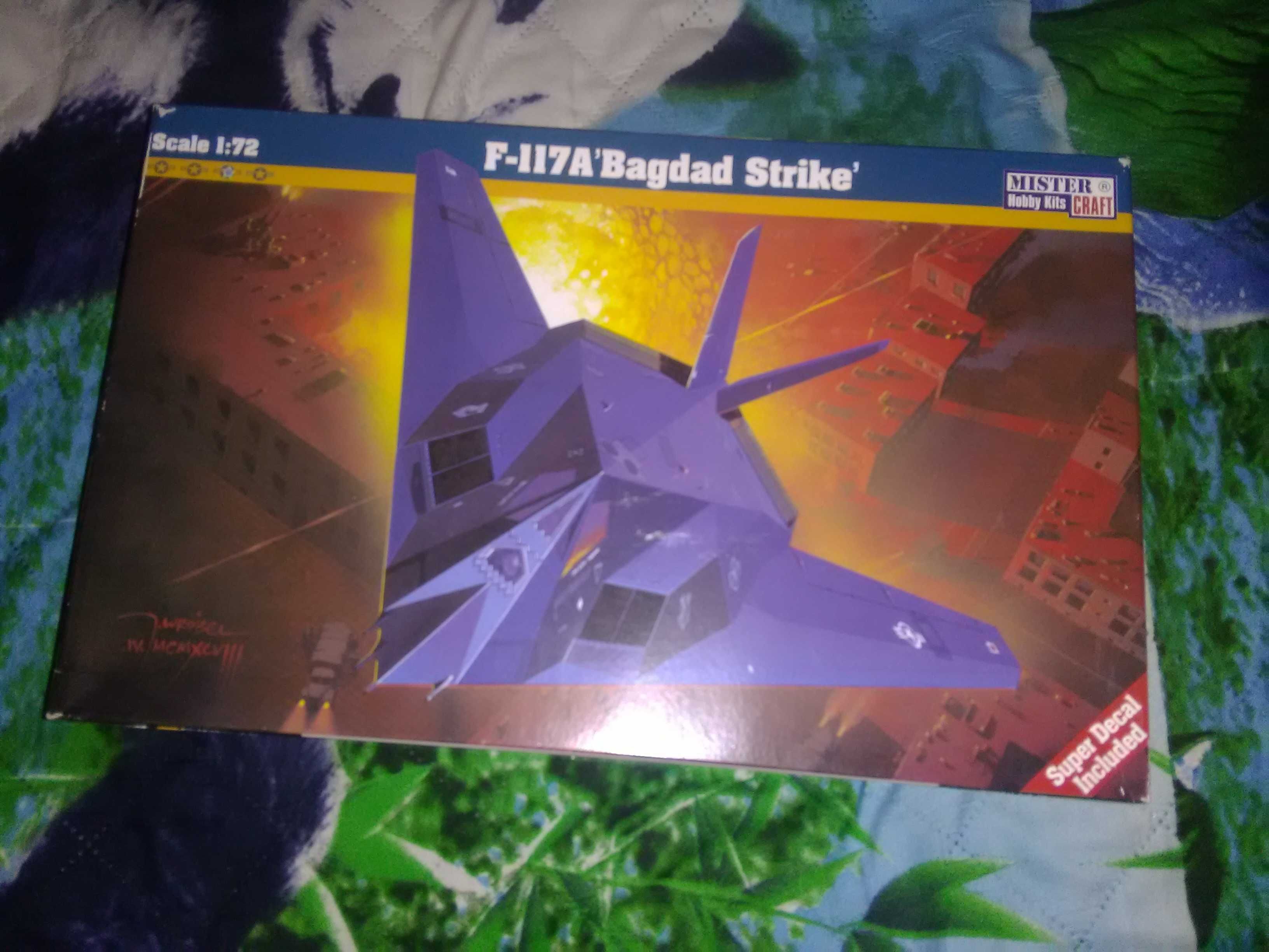 18 modeli do sklejania, m. in. Revell, Heller, Italeri