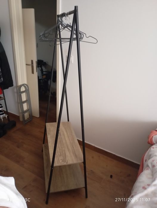 Porta sapatos e roupa