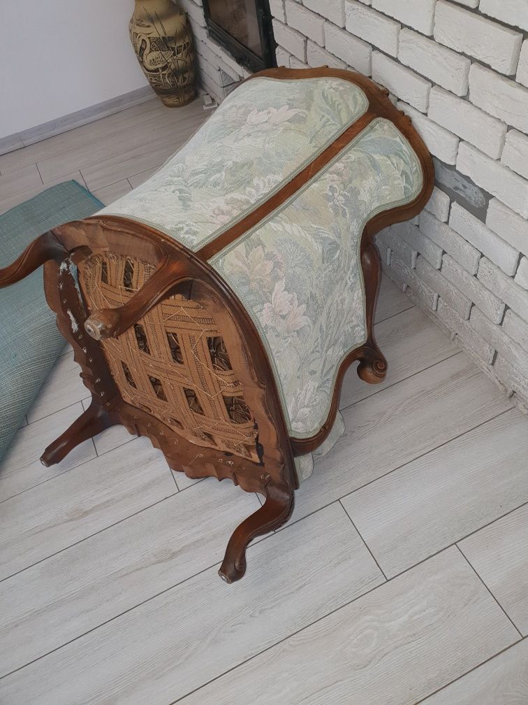 Дуже старовинне дубове крісло в стилі ампір