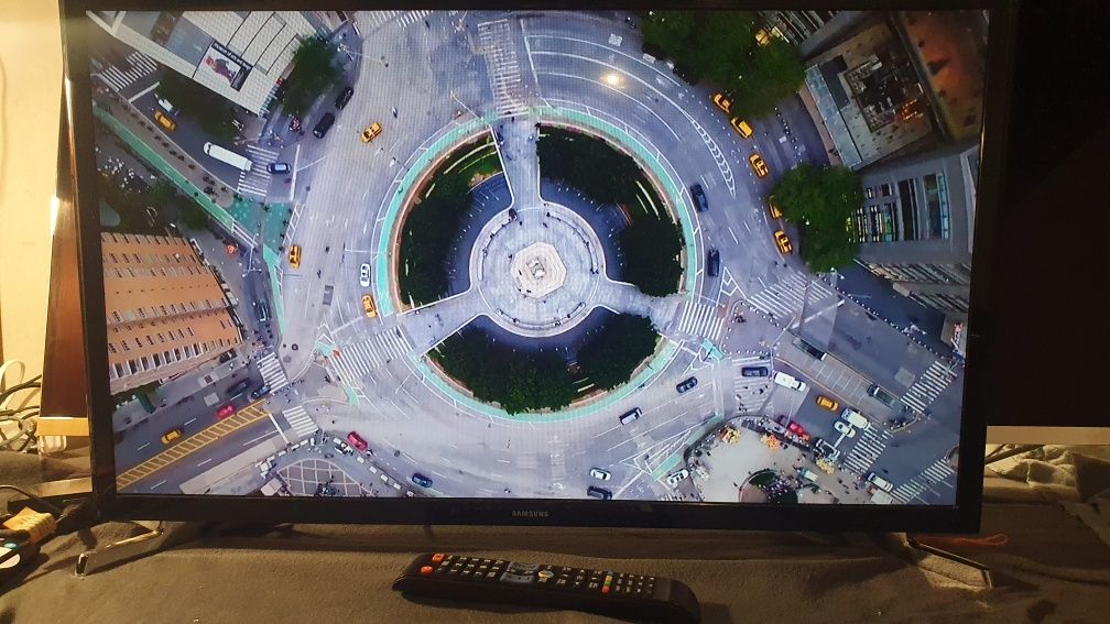 Telewizor LED Samsung 32", SmartTv, Wi-Fi, Netflix, YouTube.