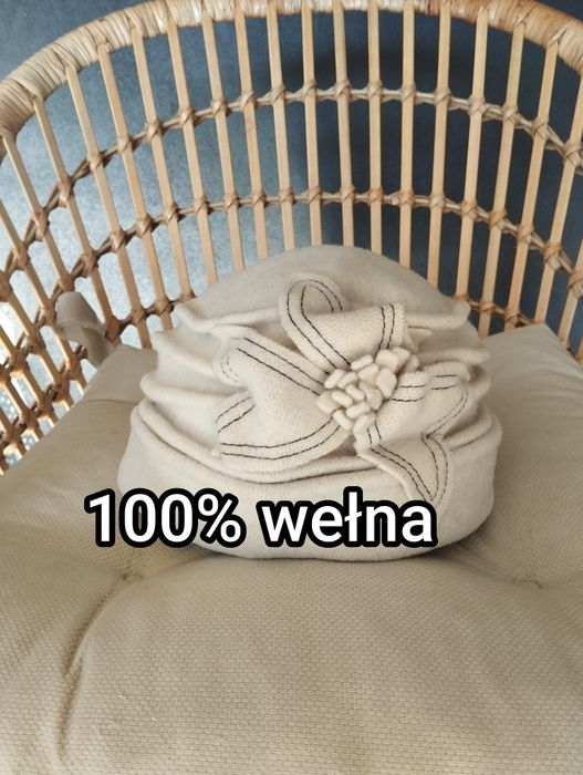 Nakrycie głowy z dekoracyjnym kwiatem, 100% wełna, kremowy Something&S