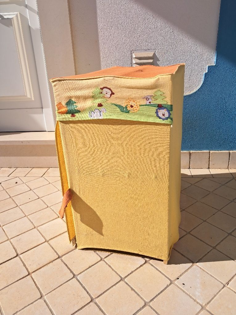Prateleira de criança