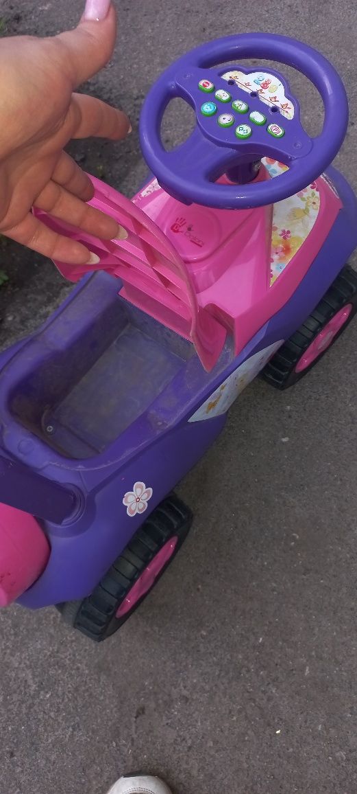 Машинка толокар для дівчинки