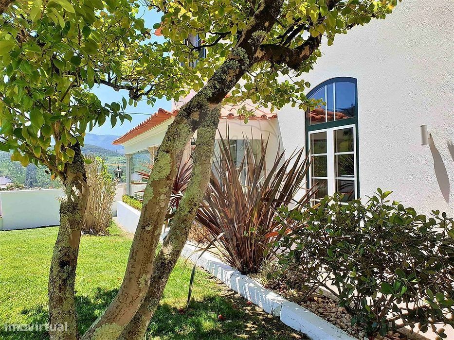 Moradia T12 para venda