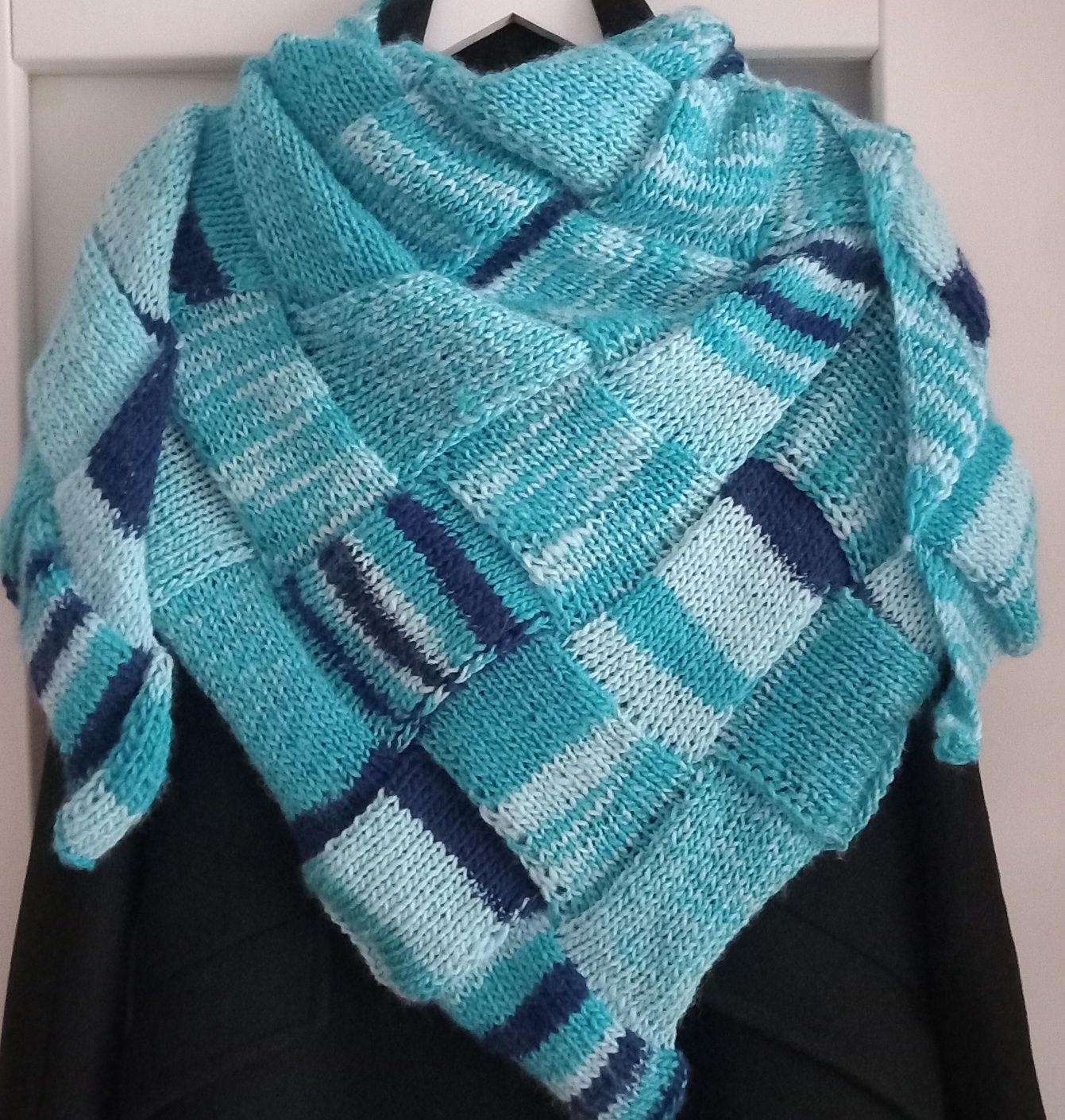 Komplet chusta zrobiona na drutach wzór Entrelac i czapka beanie