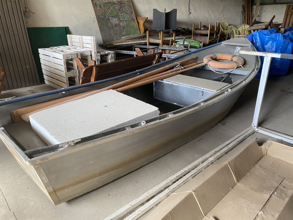 Łódź wiosłowa/ wędkarska aluminiowa 8 os.