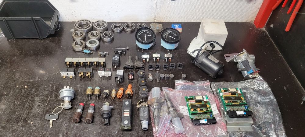 Czesci NOWE  kombajn New Holland TC TX