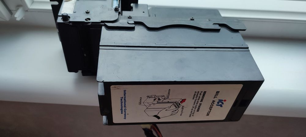 Продам купюроприймач ICT U77-UA66Ci