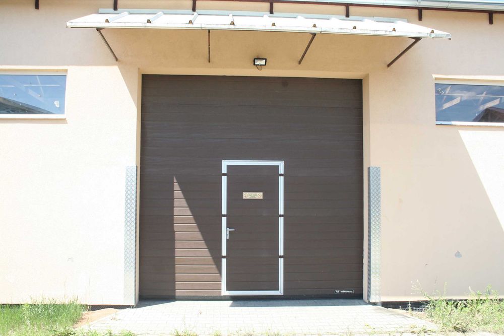 Sprzedam bramę segmentową 3,5x3,5 firmy Wiśniowski wbudowane drzwi