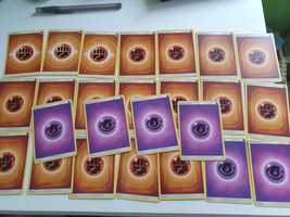 Zestaw 25 kart z serii Pokemon: Trading Card Game -fioletowe oko,skała