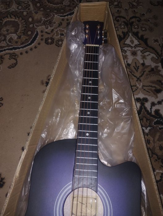 Акустическая гитара фиолетовая новая
