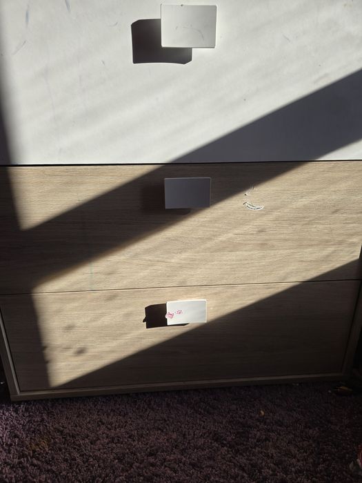 Comoda e mesa de cabiceira